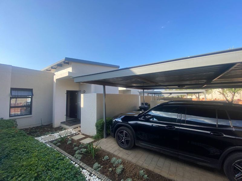 Serene living awaits, beautiful townhouse with top amenities - To Let - Photo 6