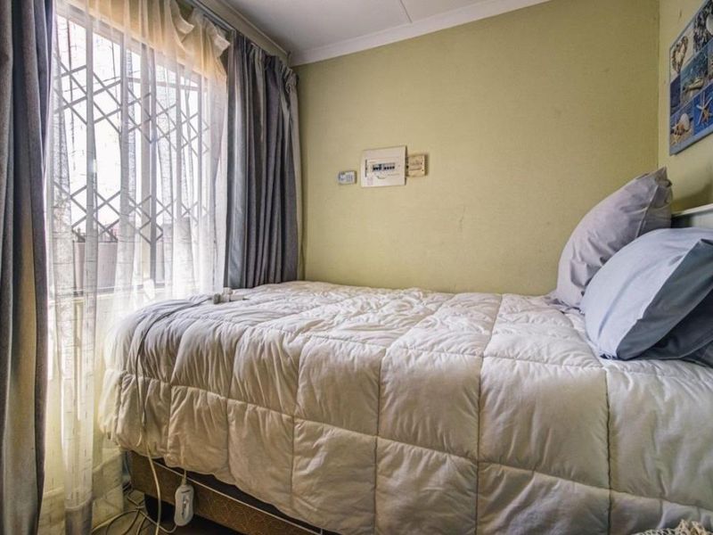 3 Bedroom House for Sale in Windmill Park - Photo 10