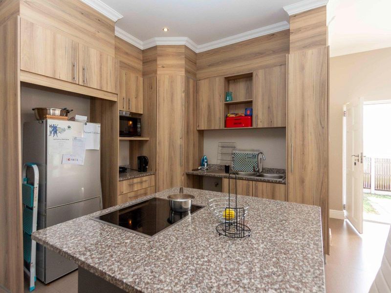 Secure 3 bedroom unit for sale in The Ridge, Parsonsvlei - Photo 4