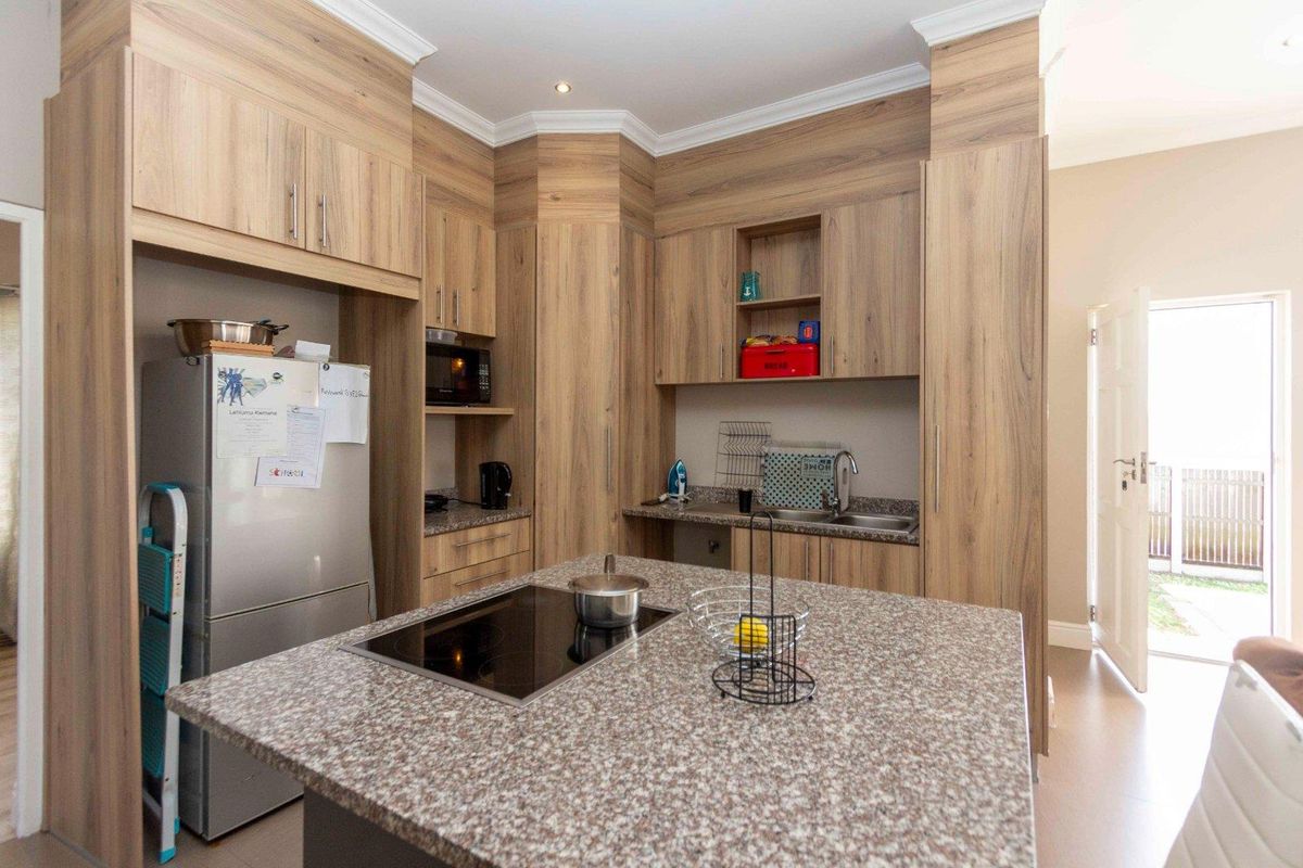 Secure 3 bedroom unit for sale in The Ridge, Parsonsvlei - Photo 4