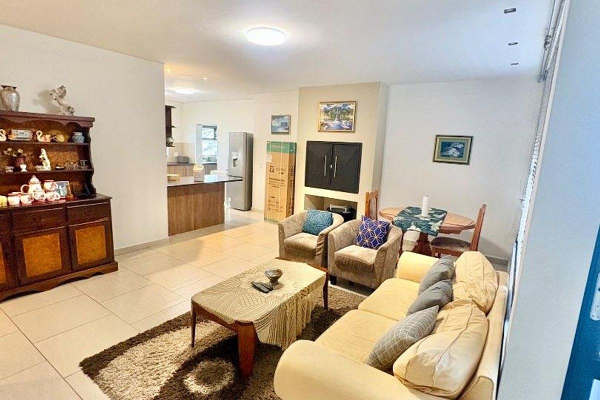 3 Bedrooms Townhouse To Rent in Walvis Bay Central - Photo 5