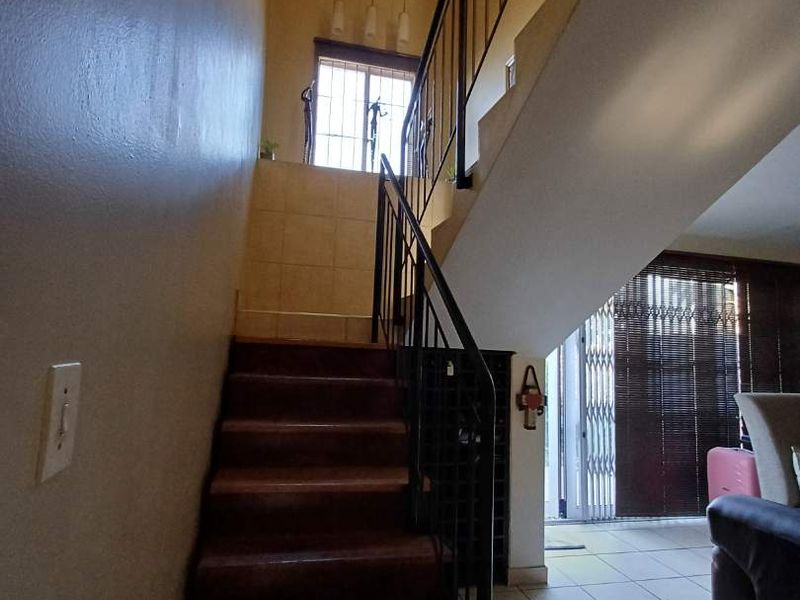 LOVELY TOWN HOUSE - Photo 7