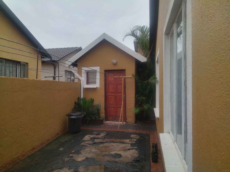 2 lovely bedrooms house for sale in Soshanguve VV - Photo 10