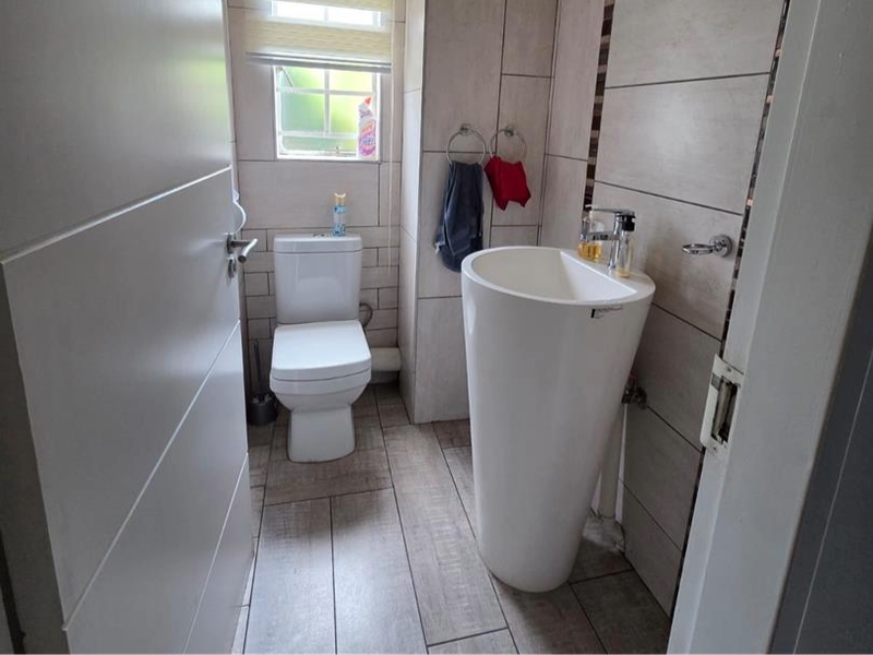 Spacious 3-Bedroom Home in a Perfectly Managed Estate - Photo 10