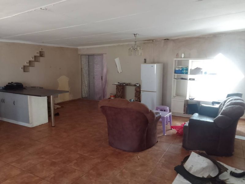 Fixer upper in the lucrative Balmoral Estate (De Deur - fall under Midvaal Municipality) - Photo 4