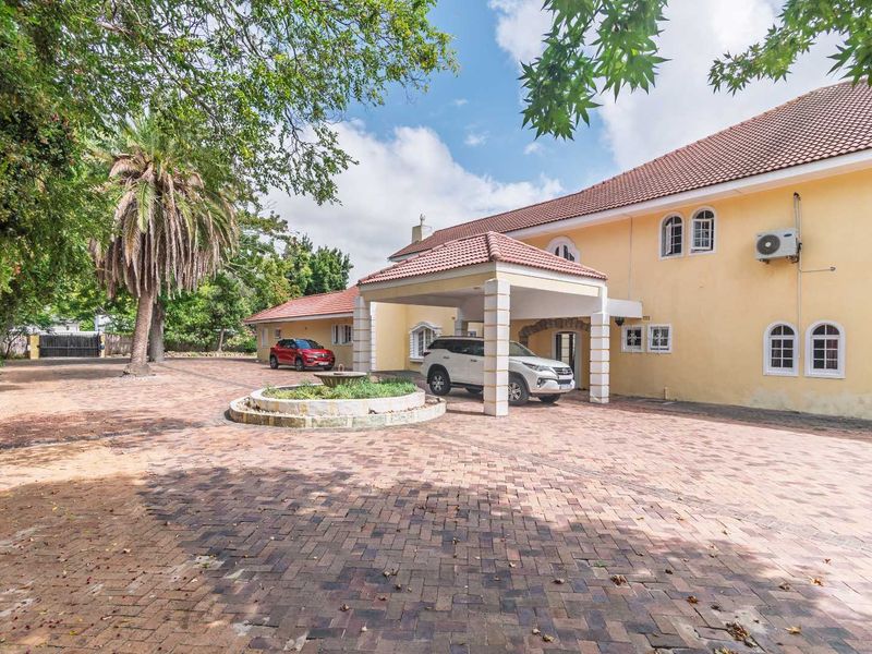 Expansive Constantia Hills Estate – Exceptional Space and Endless Possibilities - Photo 4