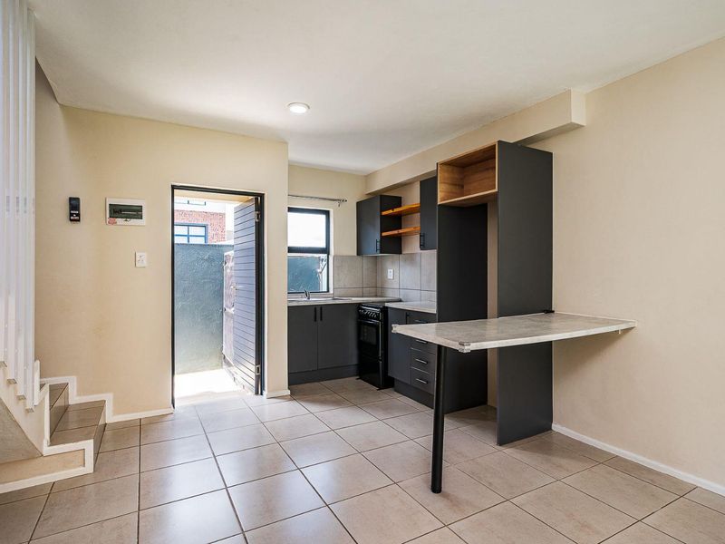 Modern 2-Bedroom Duplex – Kings Gate Estate Price: R1,050,000 | No Transfer Duty - Photo 7