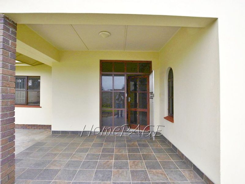 Central, Walvis Bay:  BEAUTIFUL, SPACIOUS HOME WITH FLAT FOR SALE - Photo 2