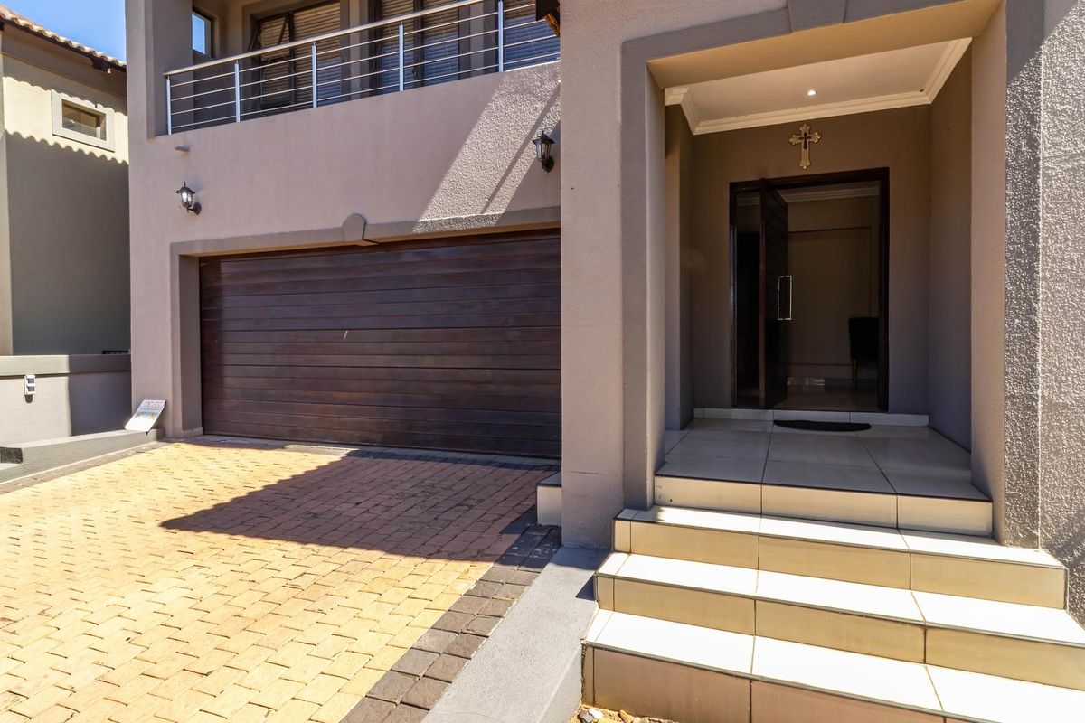 Prestigious Meyersdal Estate: Your Dream Home Awaits! - Photo 5
