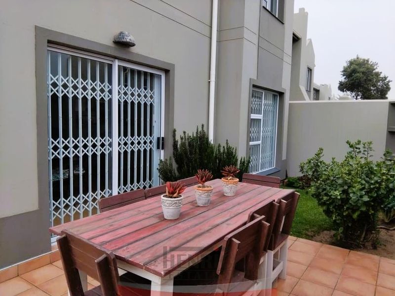 Secure Complex Living - Photo 6