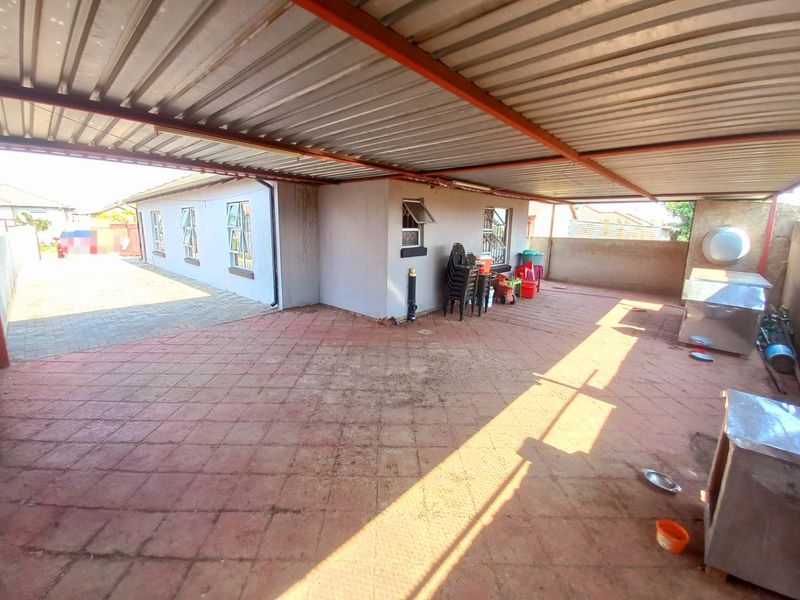 Three bedrooms house for sale in Soshanguve VV - Photo 3