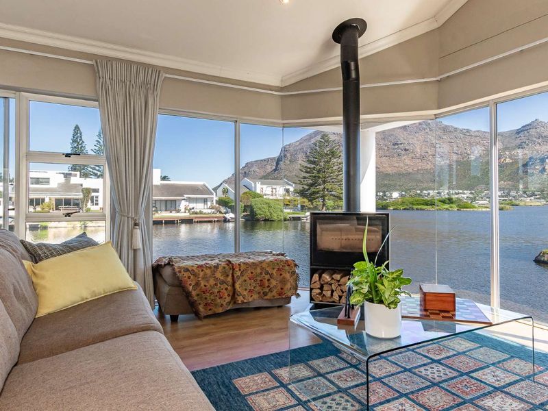 Tranquil Waterfront Dual Living in Marina da Gama - Photo 9