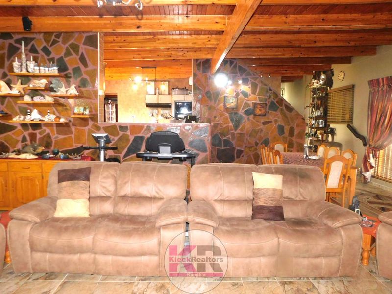 Large Family Home In A Great Location - Photo 8