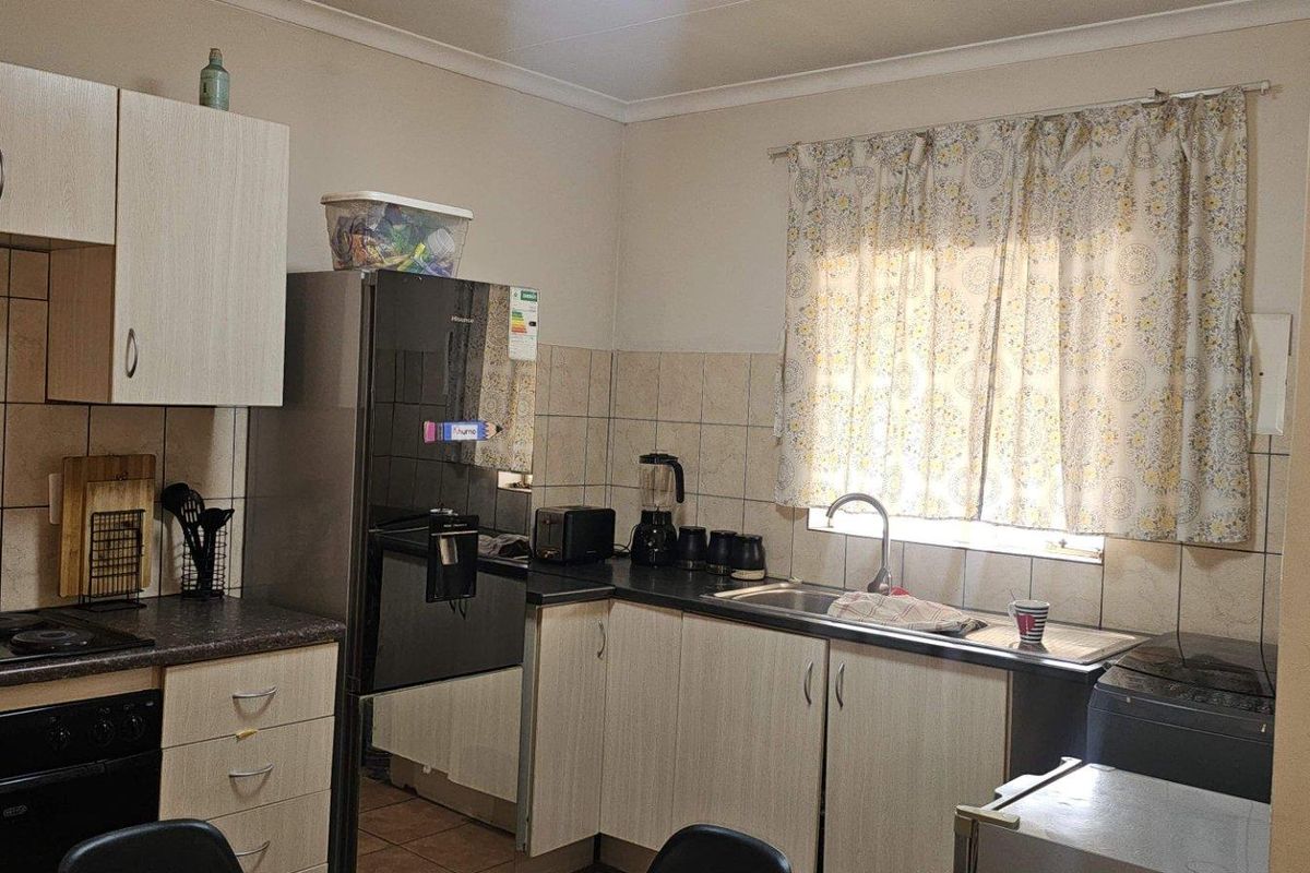2 bedroom house for sale in Brits Central - Photo 2