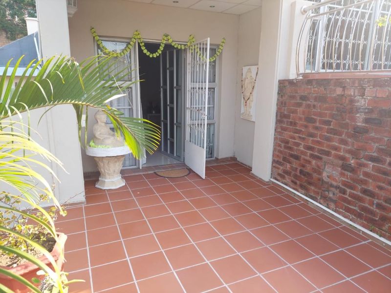 Well Located, Well Built, Well Maintained! - Photo 2