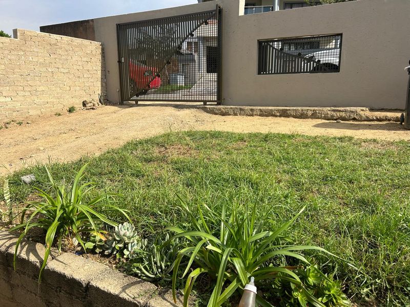 Riverside View R 980 000 3 Beds , 1 Bath - Photo 7