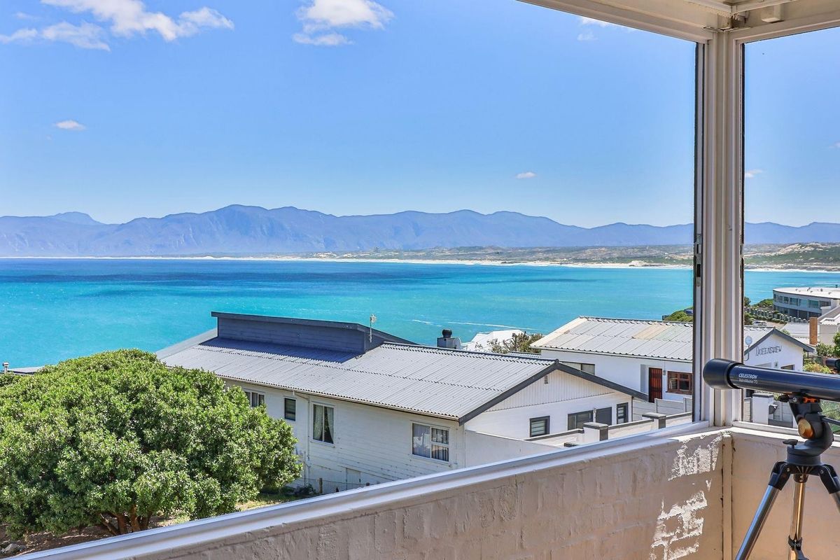 Seaside Stunner in De Kelders - Photo 5