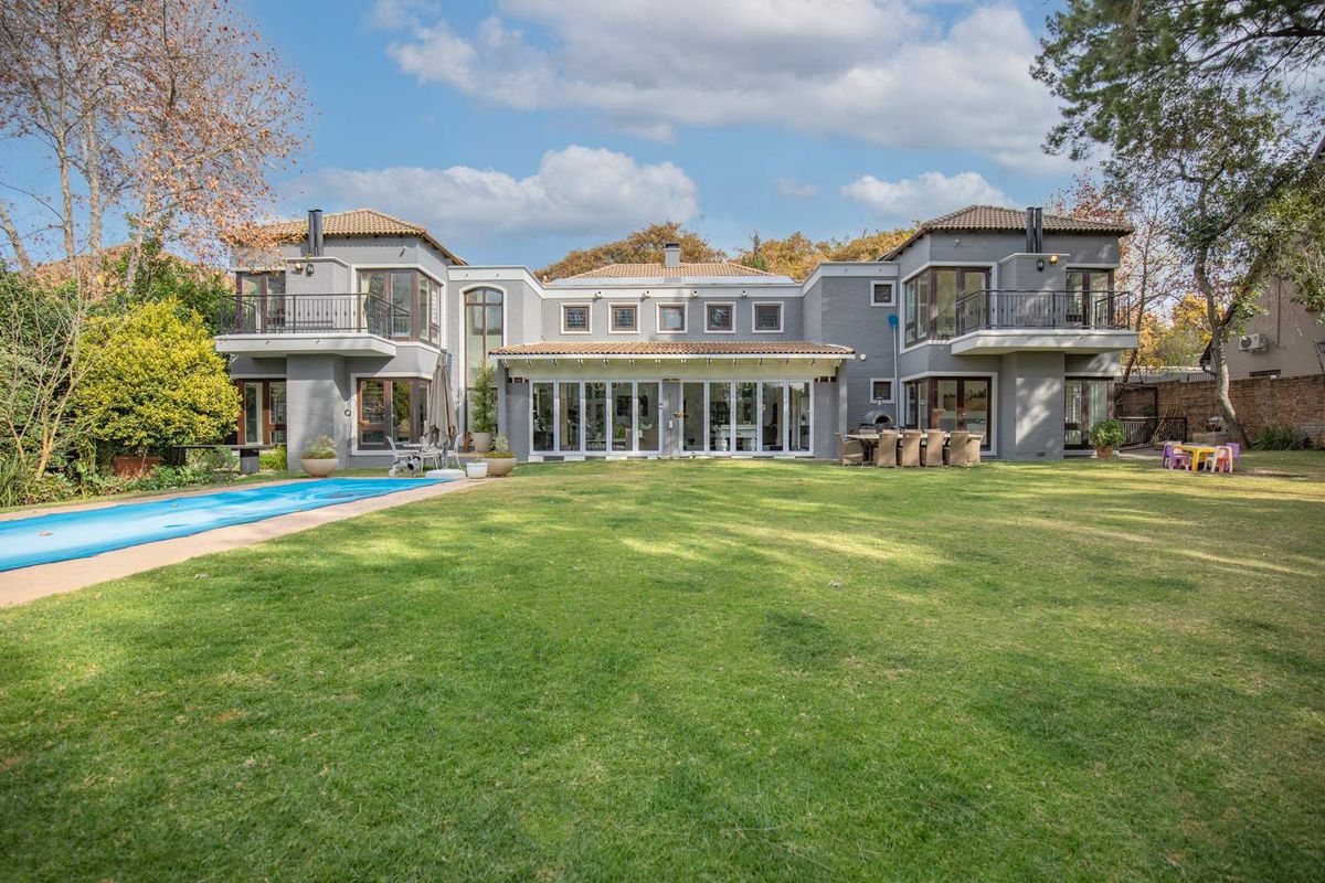 Elegant Four-Bedroom Home with Ample Space Available in Bryanston - Photo 3