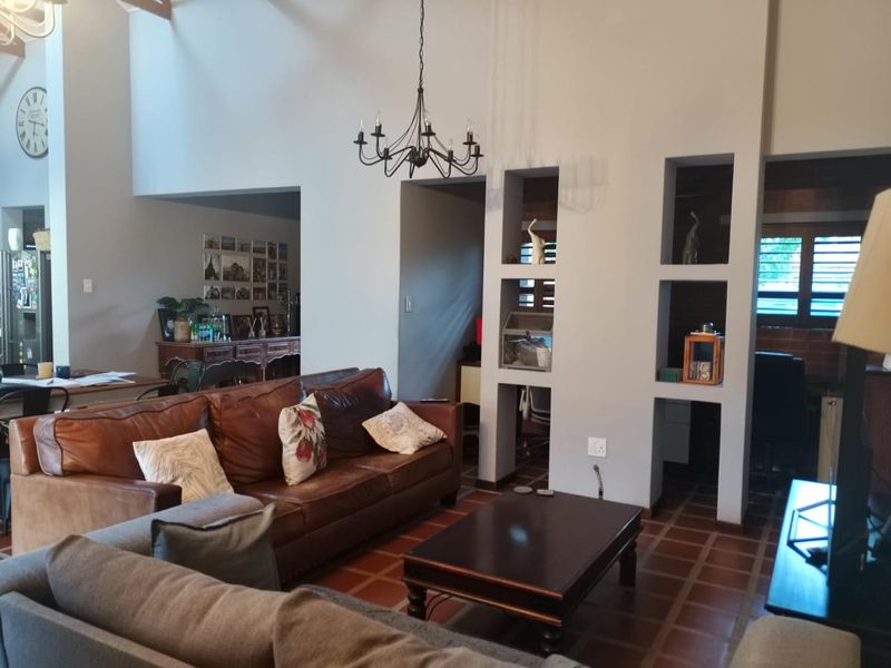 Exclusive security area-4 bedroom simplex home,in La Coma Lifestyle Estate, with solar system! - Photo 6