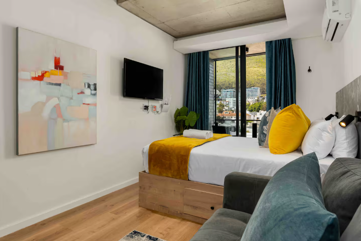Furnished studio in Station House Sea Point - Photo 2