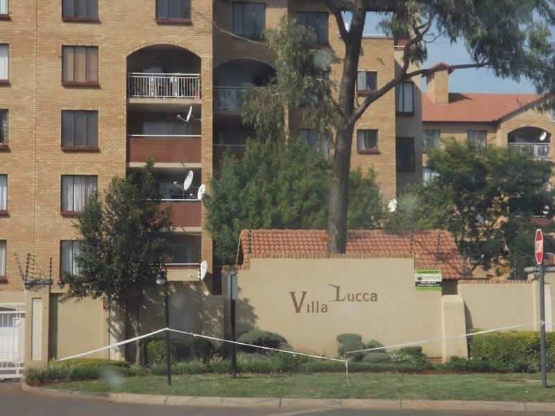 **Charming 2 Bedroom Apartment in a Popular Area** - Photo 1