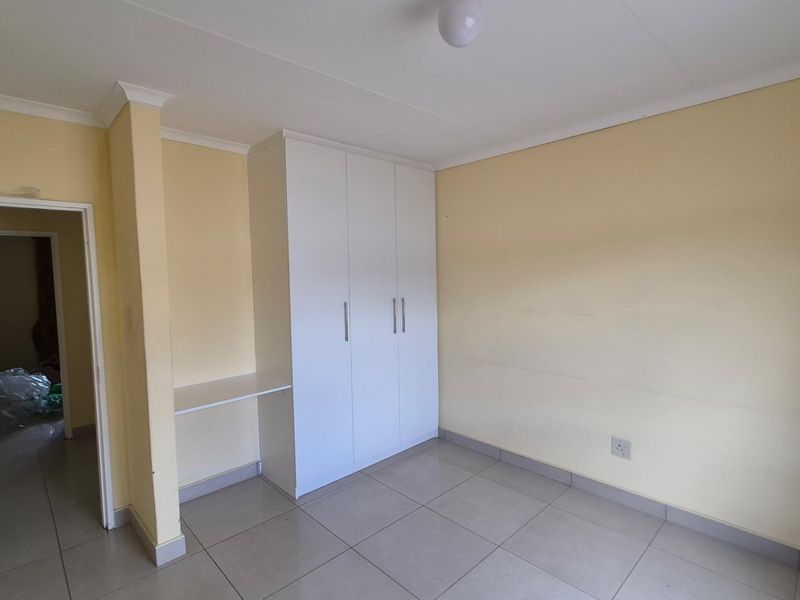 Spacious Family Home for Rent in Pioneerspark Ext. 1 - Photo 9