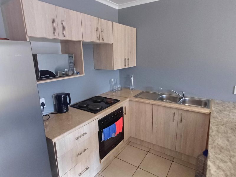Top floor 2 bedroom apartment in a standalone building within Silverstream - Photo 2