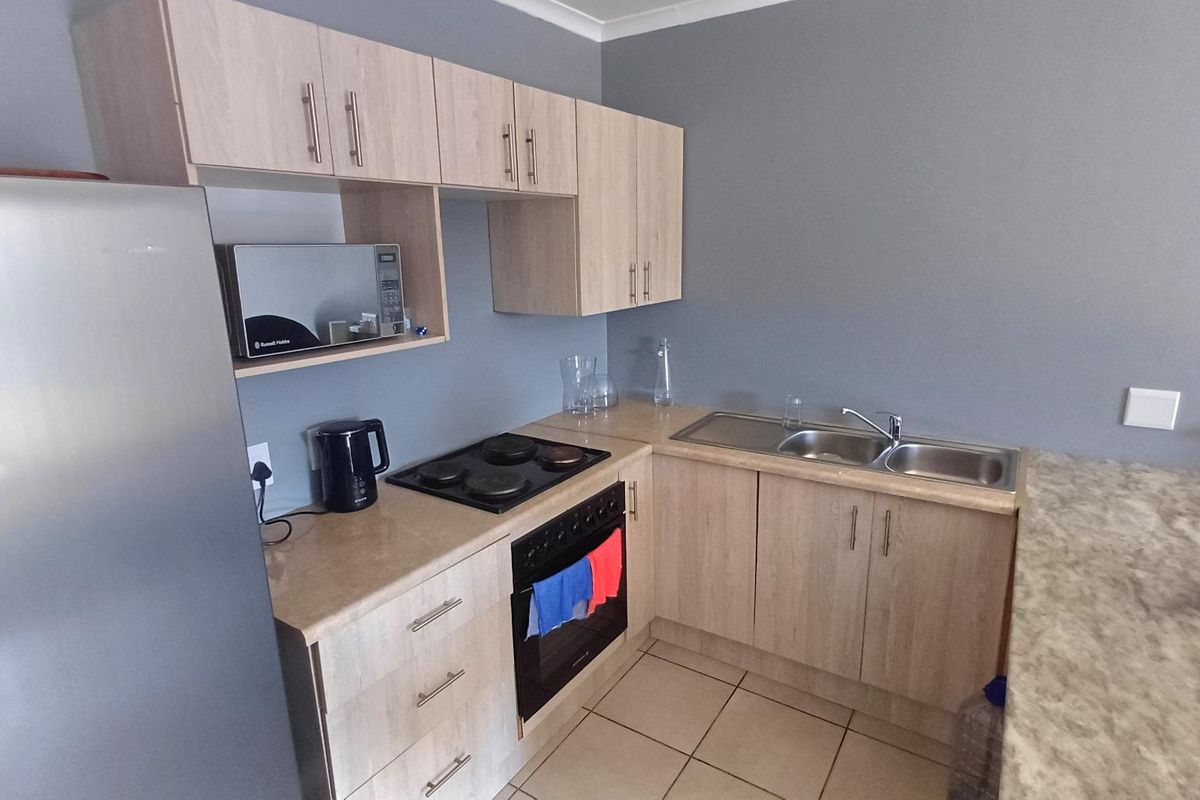 Top floor 2 bedroom apartment in a standalone building within Silverstream - Photo 2
