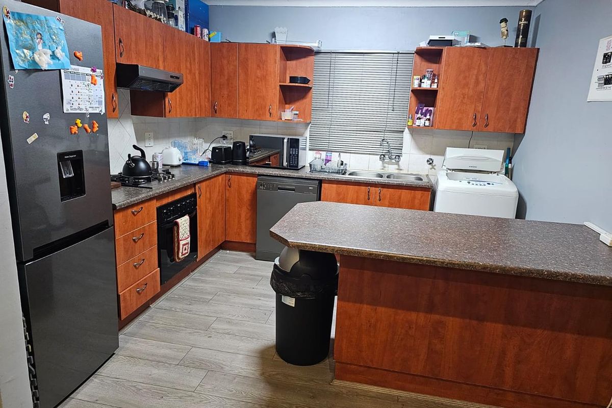 Spacious 3-bedroom Lock-up and Go apartment with Scenic Views. - Photo 2