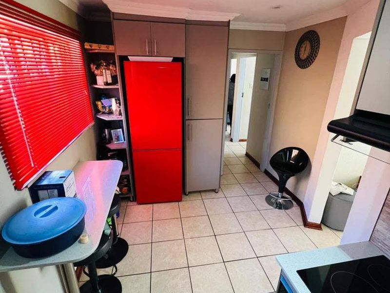 Move in ready 3 bedrooms house for sale in Soshanguve AA - Photo 3