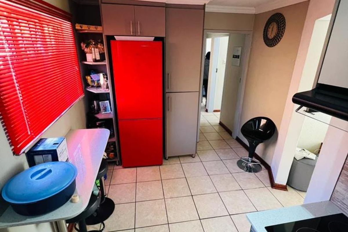 Move in ready 3 bedrooms house for sale in Soshanguve AA - Photo 3