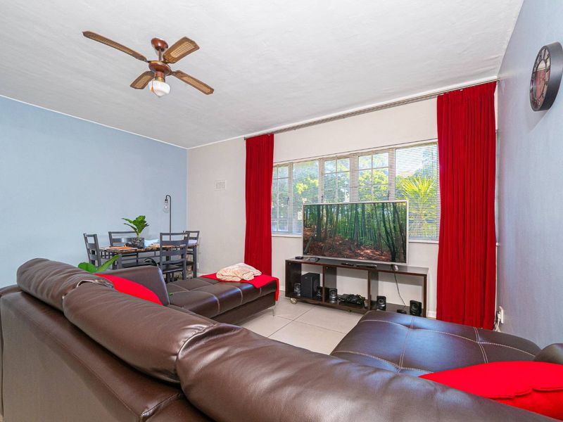 Modern Apartment with Spacious Garage in Prime Claremont Upper Location. - Photo 3