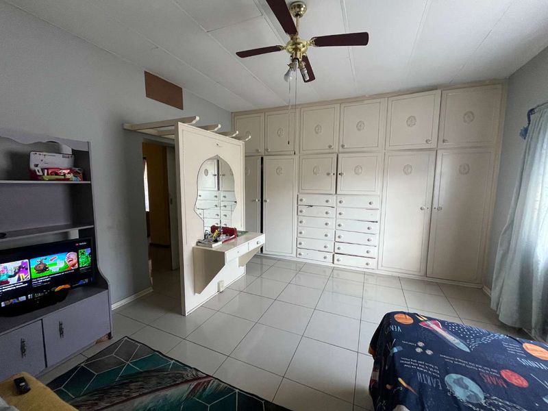 Spacious 3-Bedroom Family Home in Prime Lemoendraai Location – Great Investment Potential! - Photo 6