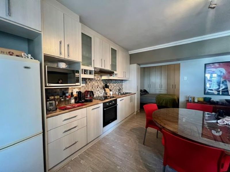 Airbnb friendly or Lock-up-and-Go Apartment with Garage - Photo 4