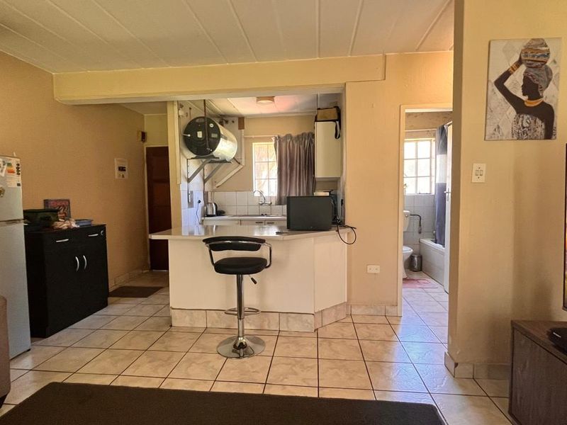 Investors and Small Families - Lovely GroundFloor Unit - Photo 5