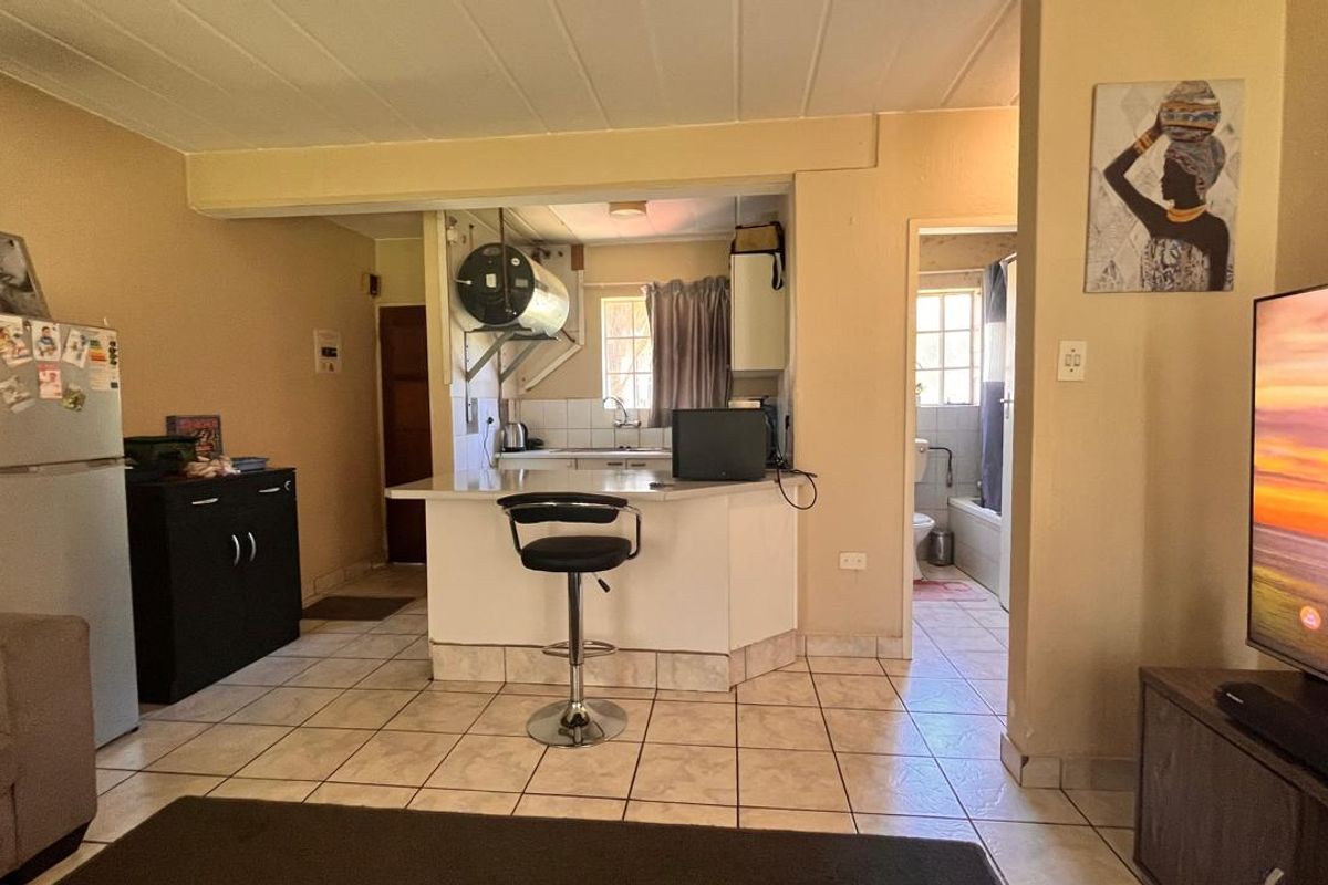 Investors and Small Families - Lovely GroundFloor Unit - Photo 5