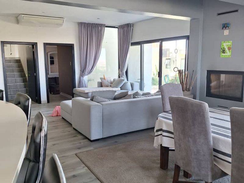 Modern Upmarket living on the Hill with 360' views over Windhoek - Photo 8