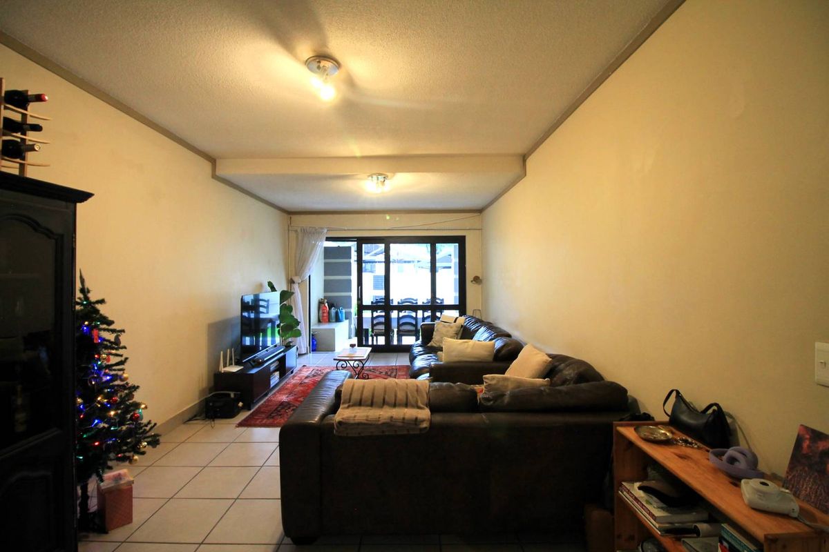 Charming 2 Bedroom Garden Apartment in Secure Estate - Photo 5