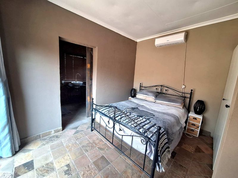 Charming and Versatile Property Awaits You - Photo 3