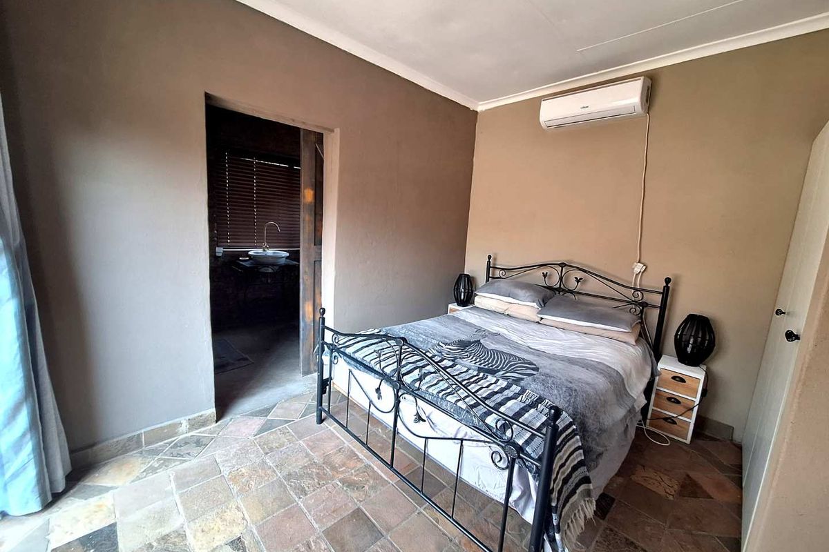 Charming and Versatile Property Awaits You - Photo 3