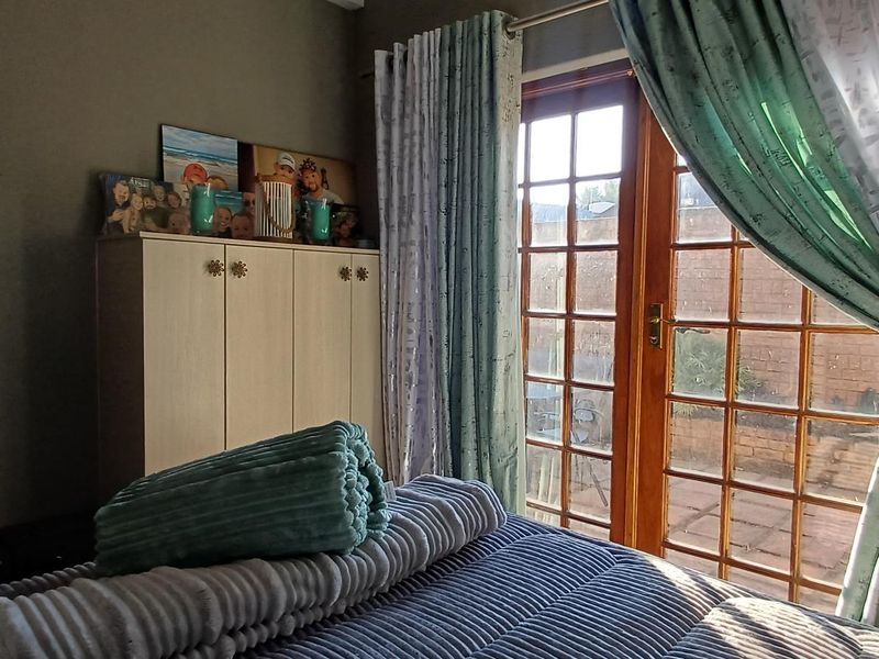 Secure, spasious and designed for modern living - Photo 9