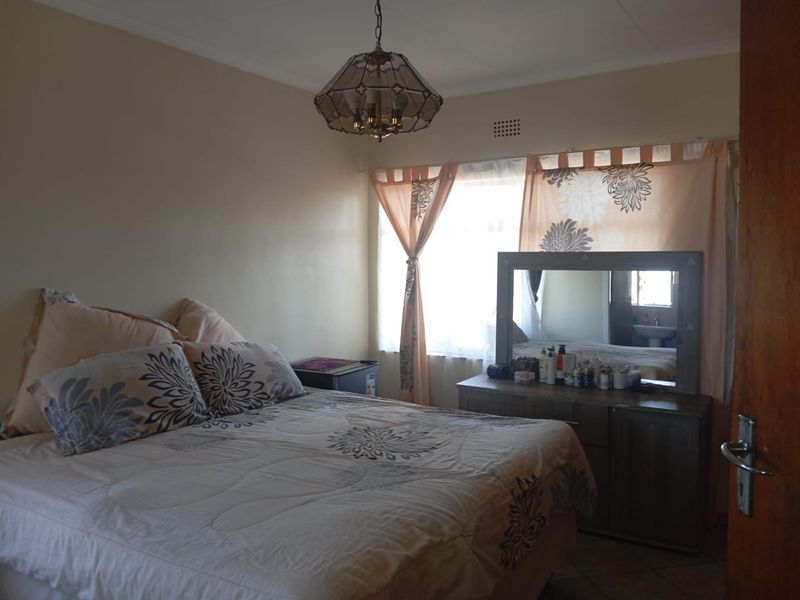 Three bedroom Apartment in Brackenhurst - Photo 8