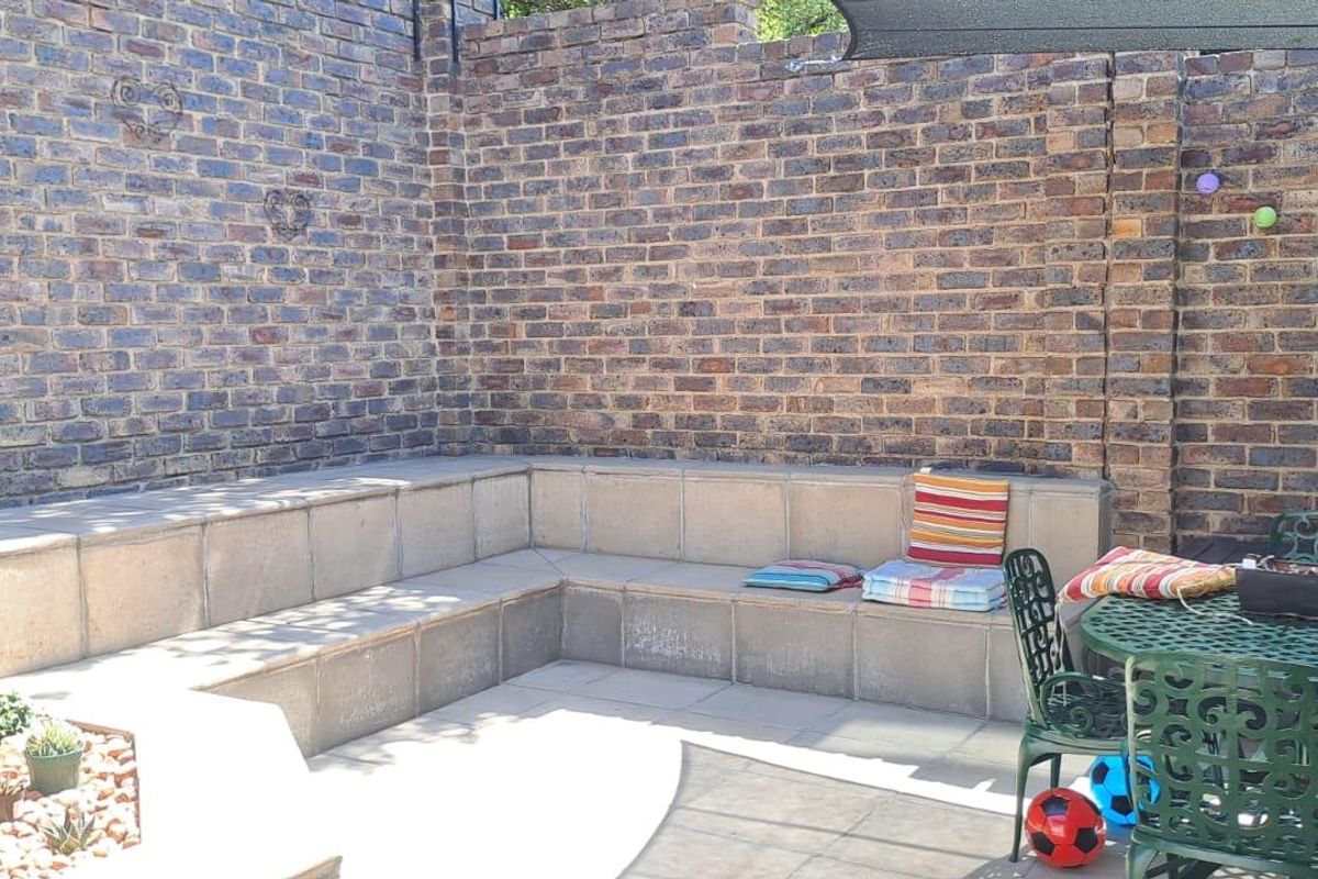 "Exquisite Bassonia Gem: Dual Homes, Unmatched Security!" - Photo 2