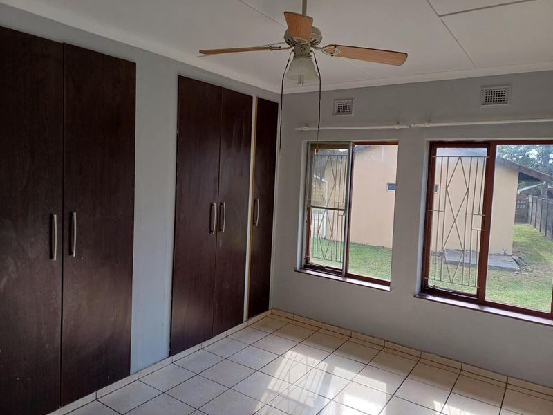 Spacious Family Home with Granny Flat, Pool & Drive-Through Garage in a Pet-Friendly Yard - Photo 7