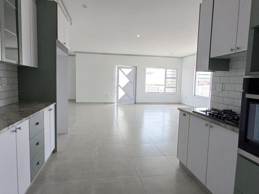 Open-plan kitchen/lounge/dining