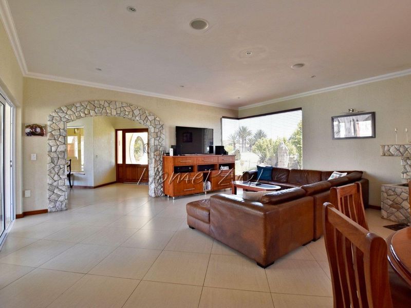 Rossmund, Swakopmund:  Property with total 8 Bedrooms is for Sale - Photo 9