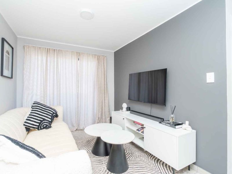 Modern Affordable Apartment in Prime Location - Photo 8