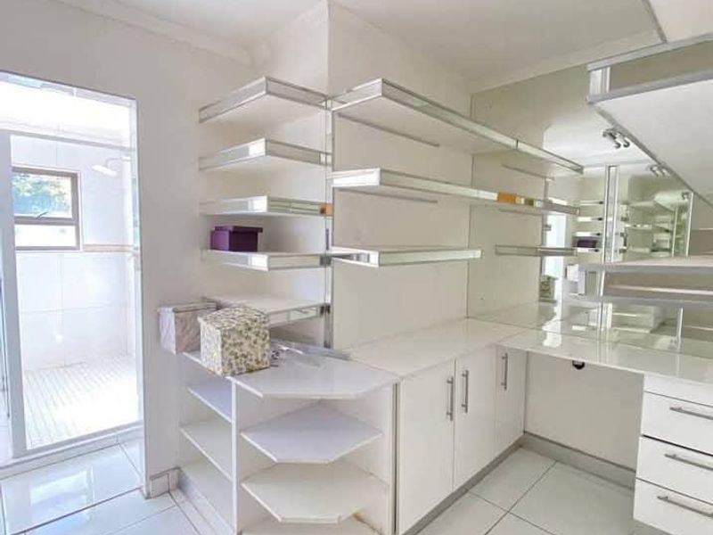 5 BEDROOM HOUSE FOR SALE – HOCHLAND PARK (TAUBEN GLEN STREET) - Photo 5