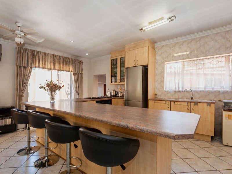 6 Bedroom House for Sale in Randhart - Photo 5