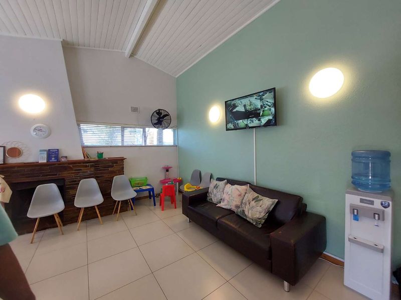 Room Available for Health Professional - Photo 5